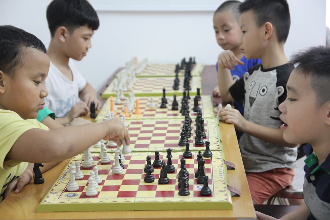 Các bé thi đấu cờ vua tại Đà Nẵng