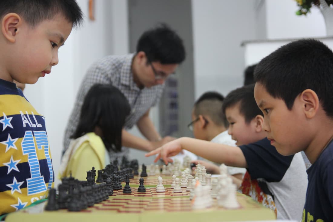 Các bé thi đấu cờ vua tại Đà Nẵng