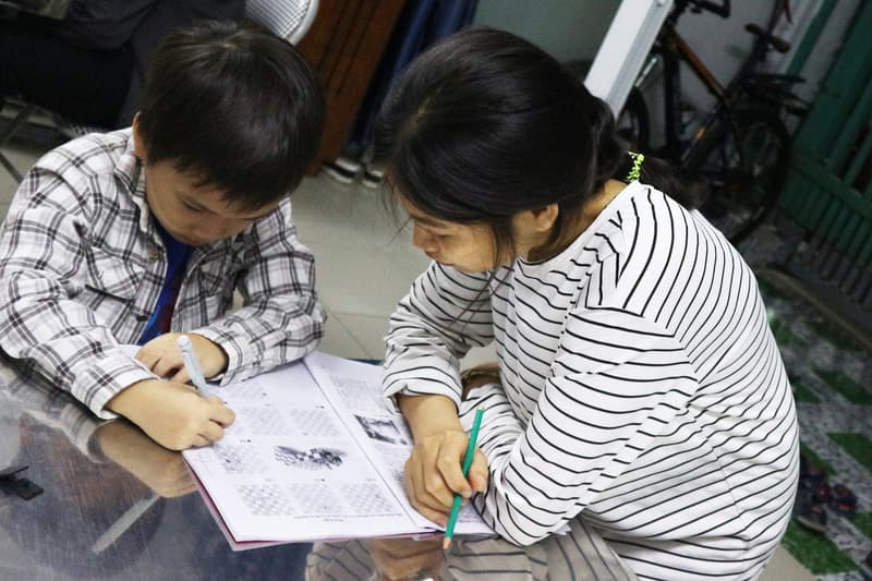 Học sinh thi đấu cờ vua