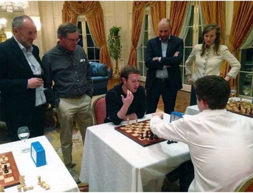 Mark Zuckerberg giao hữu với Magnus Carlsen
